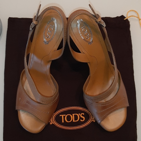 NWOT Tods tan/caramel leather wedges - Picture 4 of 10